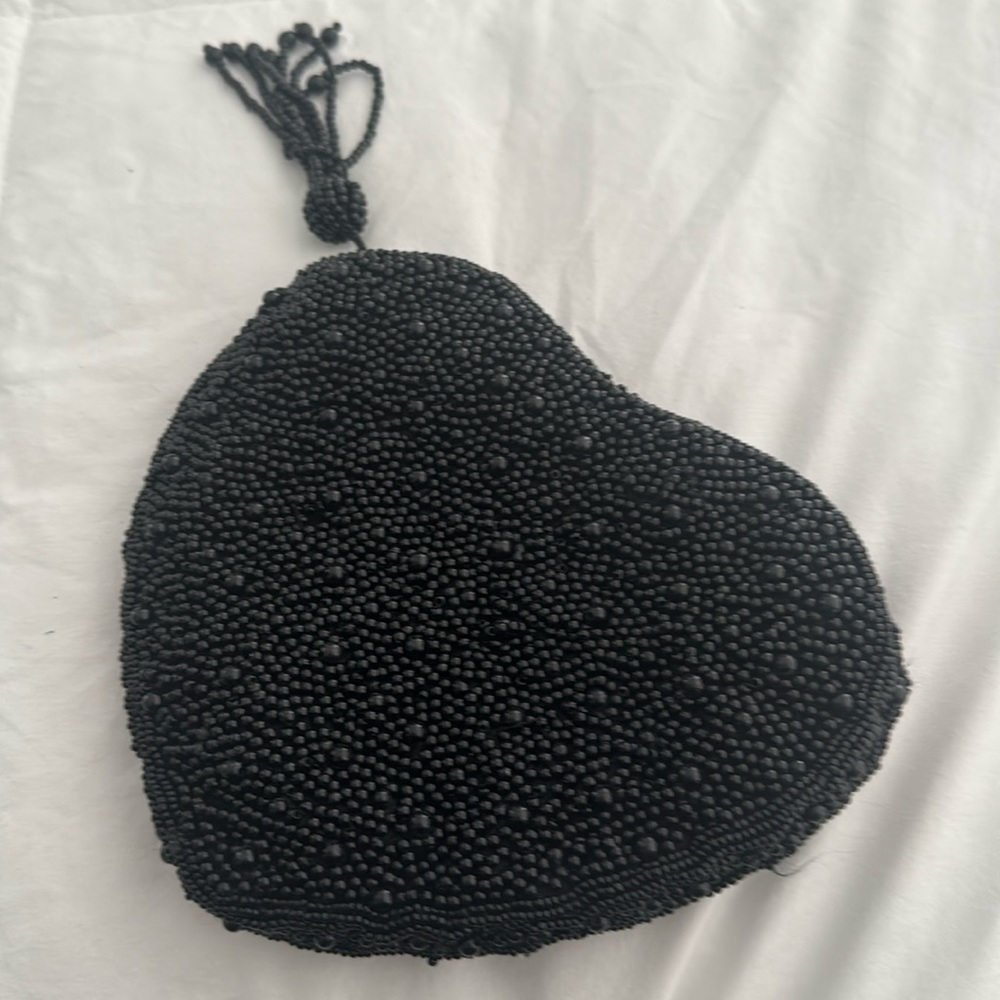Sasha Beaded Black Heart Shaped Beaded Tassel Clutch
